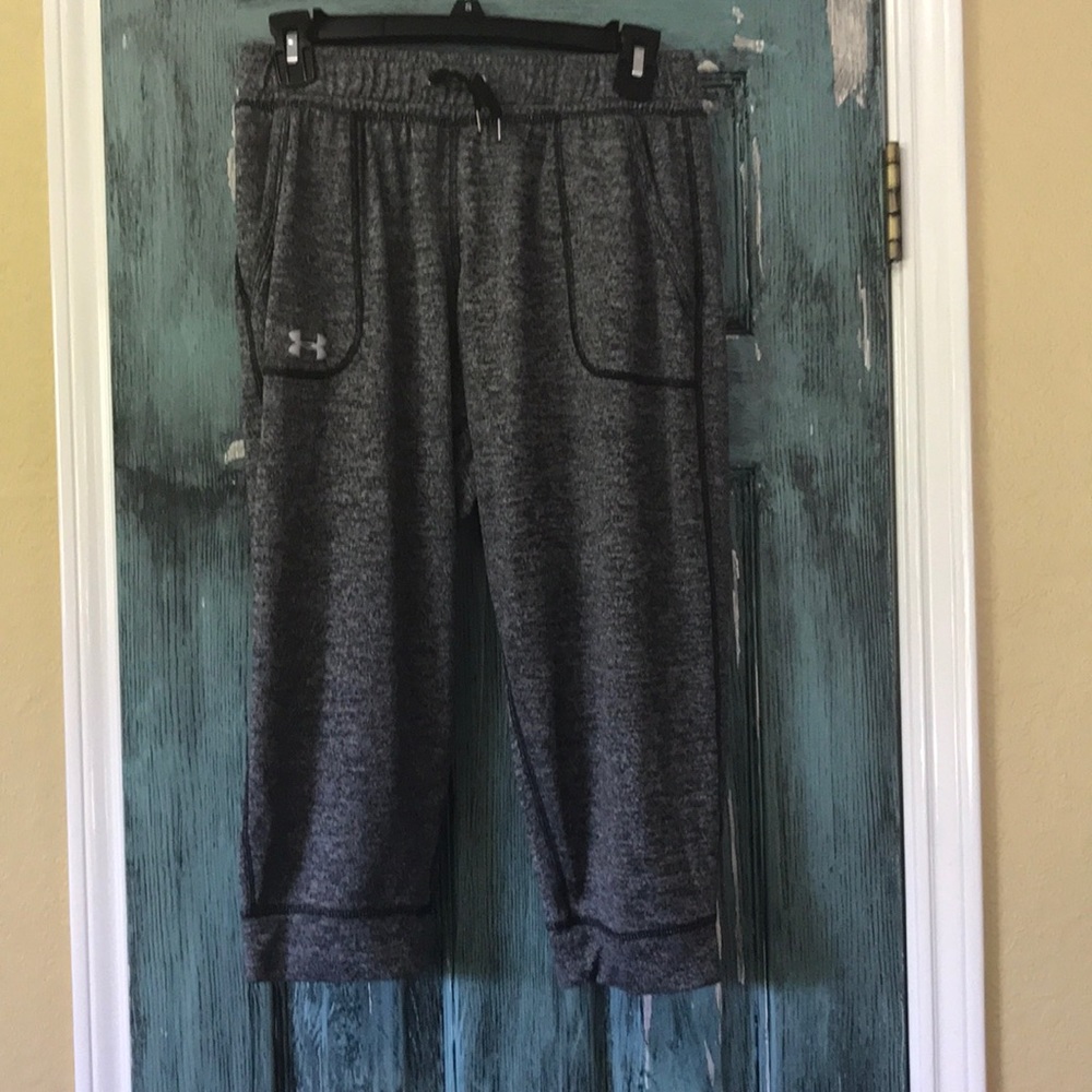 Under armour cropped pant. Grey/black size medium